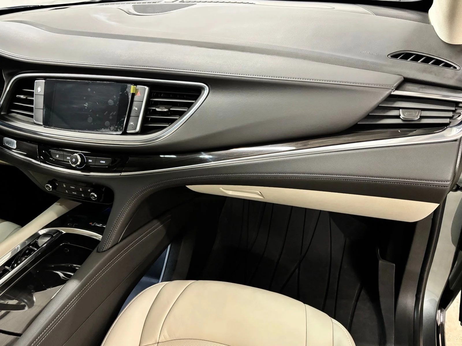 Used 2023 Green Buick Essence image 21