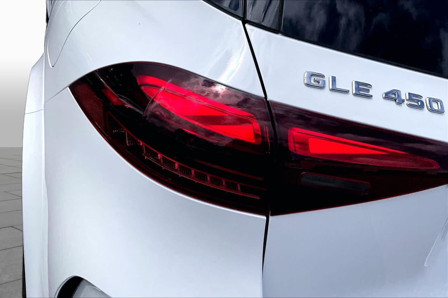 Certified Used 2025 Polar White Mercedes-Benz GLE 450e image 29