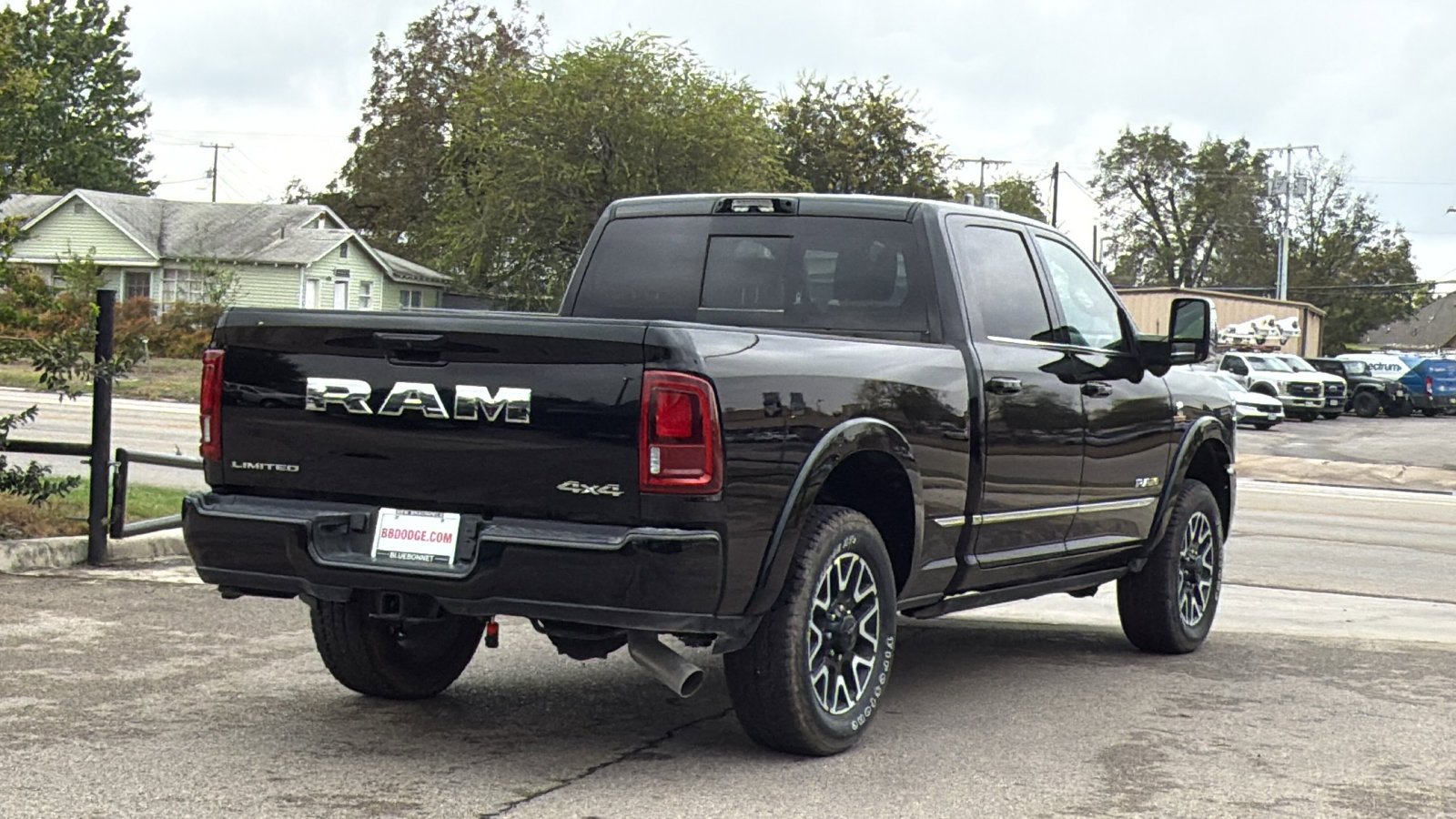 New 2025 Diamond Black Crystal Pearl-Coat Exterior Paint RAM Limited image 4