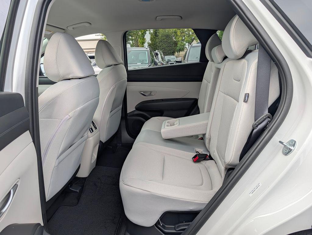 New 2026 White Hyundai SEL FWD image 13