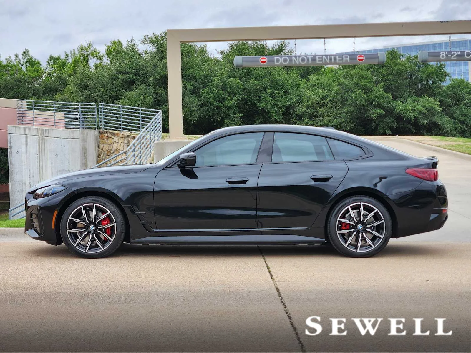 New 2026 Black Sapphire Metallic BMW eDrive40 image 2