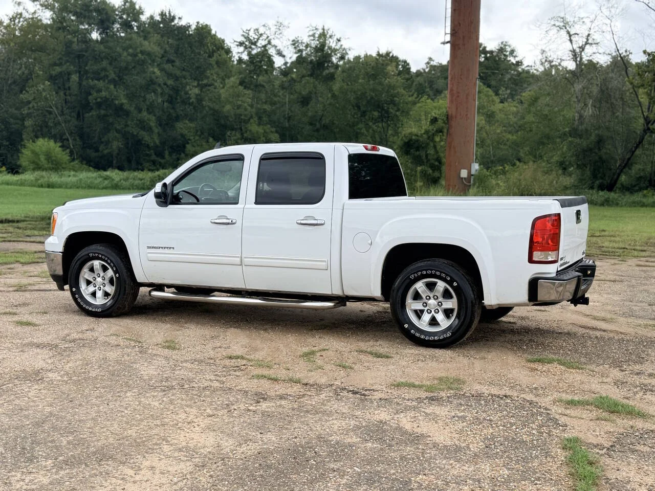 Used 2011 White GMC SLE 4x2 4dr Crew Cab 5.8 ft. SB image 3