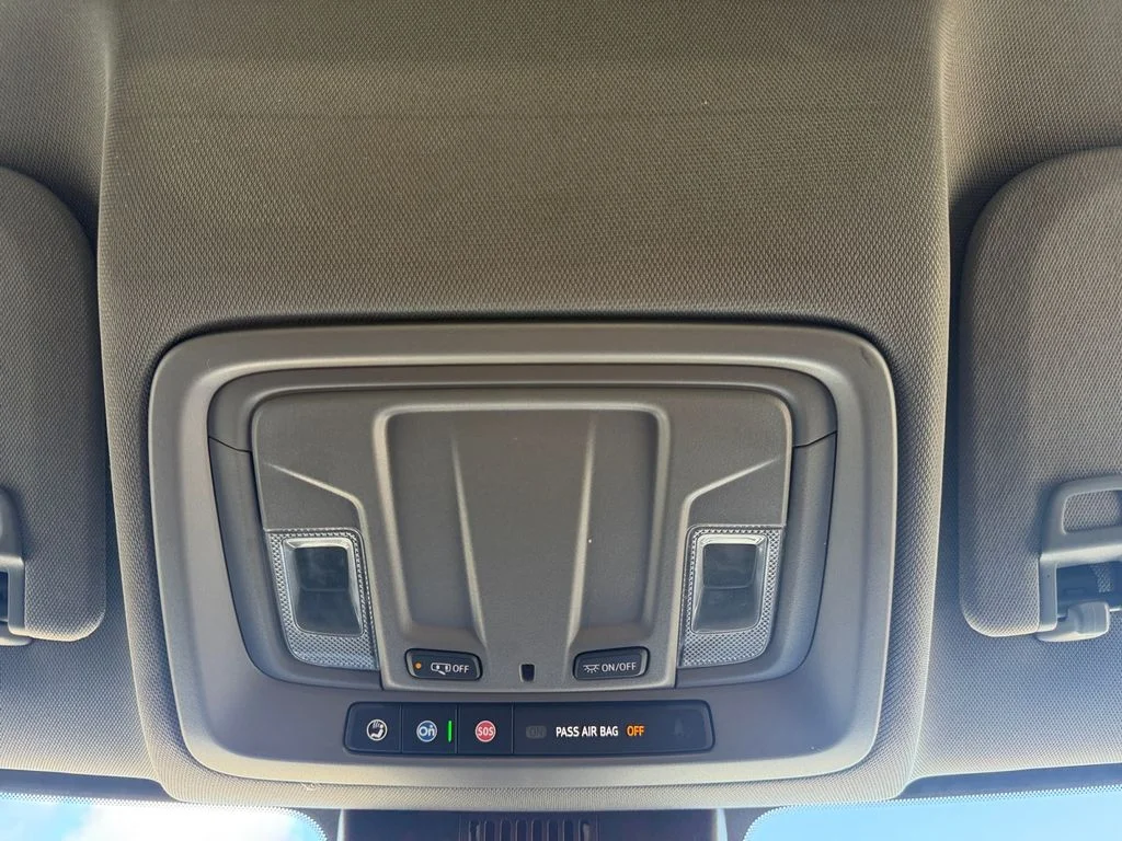 Used 2025 Summit White Chevrolet LT image 22