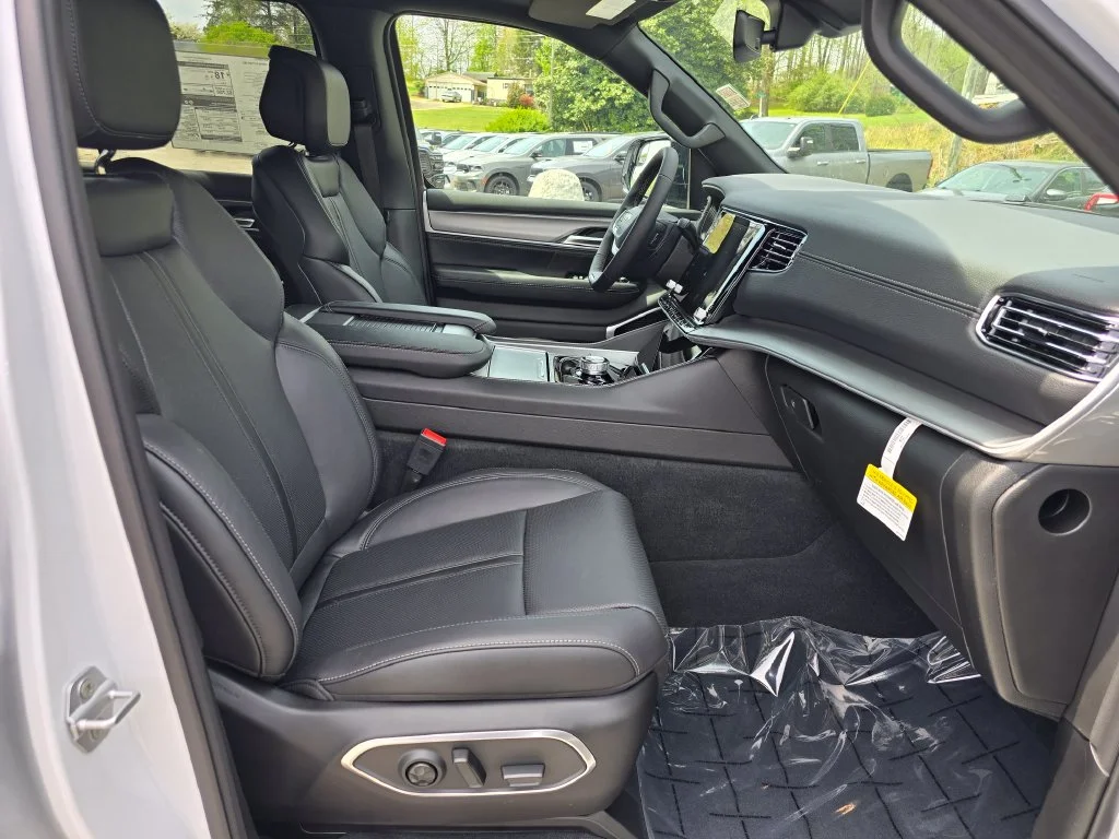 New 2026 White Jeep Limited Altitude image 27