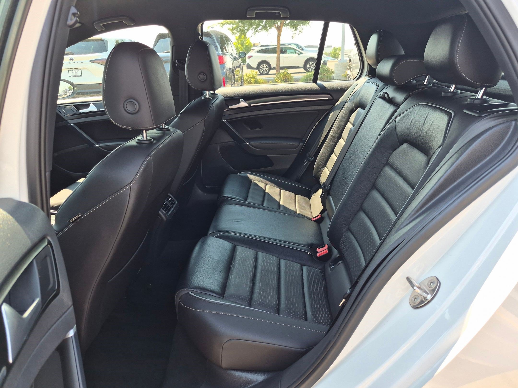 Used 2019 Oryx White Pearl Volkswagen DCC & Navigation 4Motion image 27