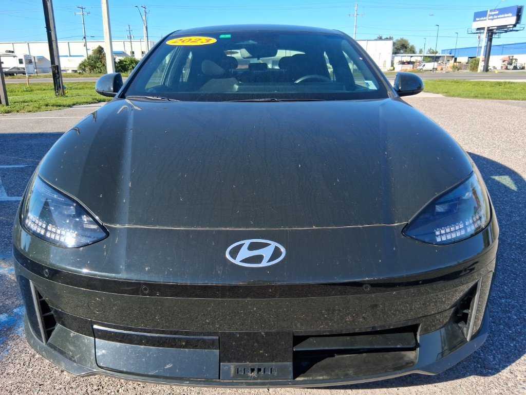Used 2023 Green Hyundai SE image 8