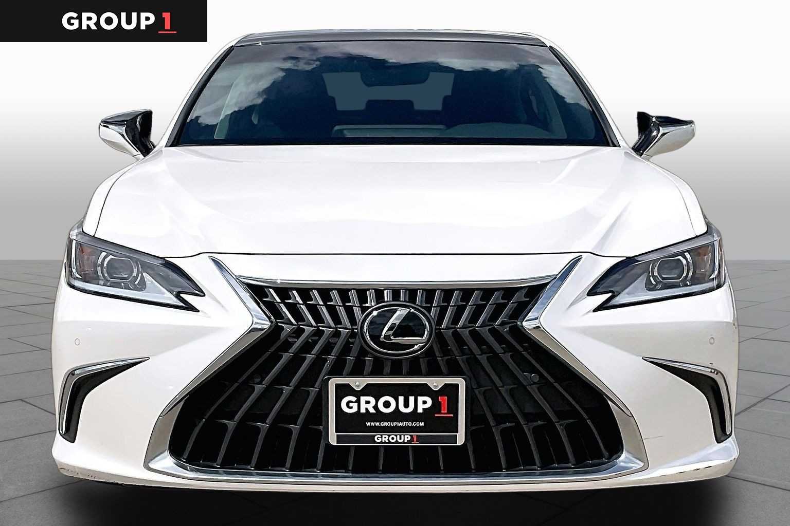 Used 2024 Eminent White Pearl Lexus  image 4