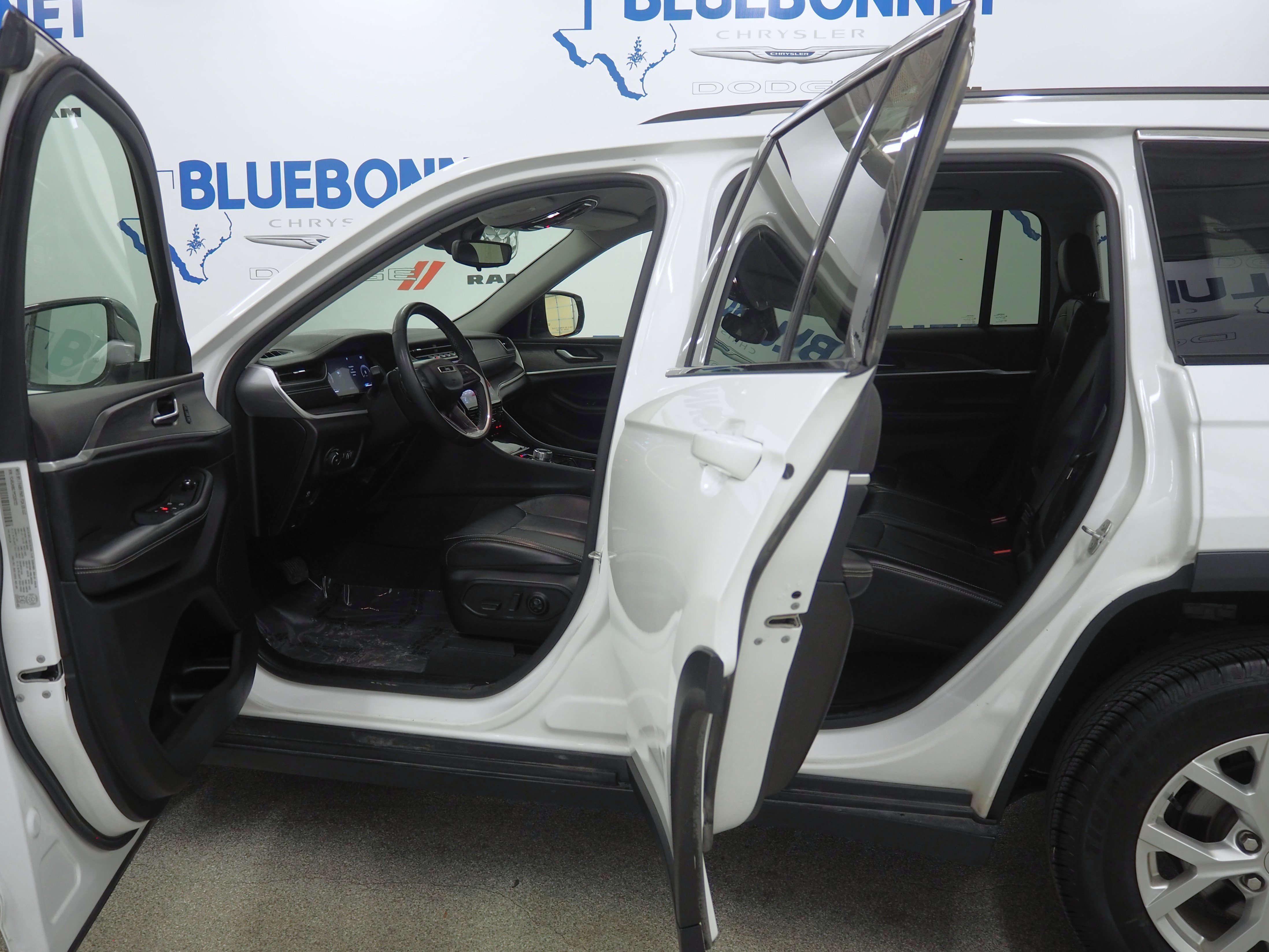 2023 Jeep Grand Cherokee Limited photo 4