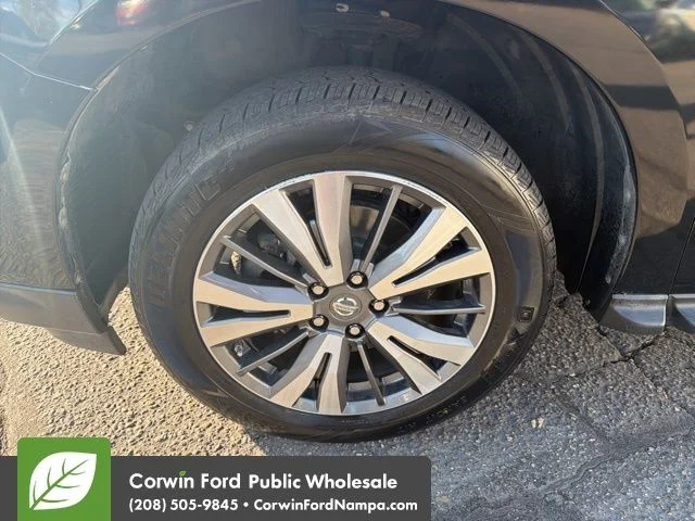 Used 2017 Black Nissan SL image 9
