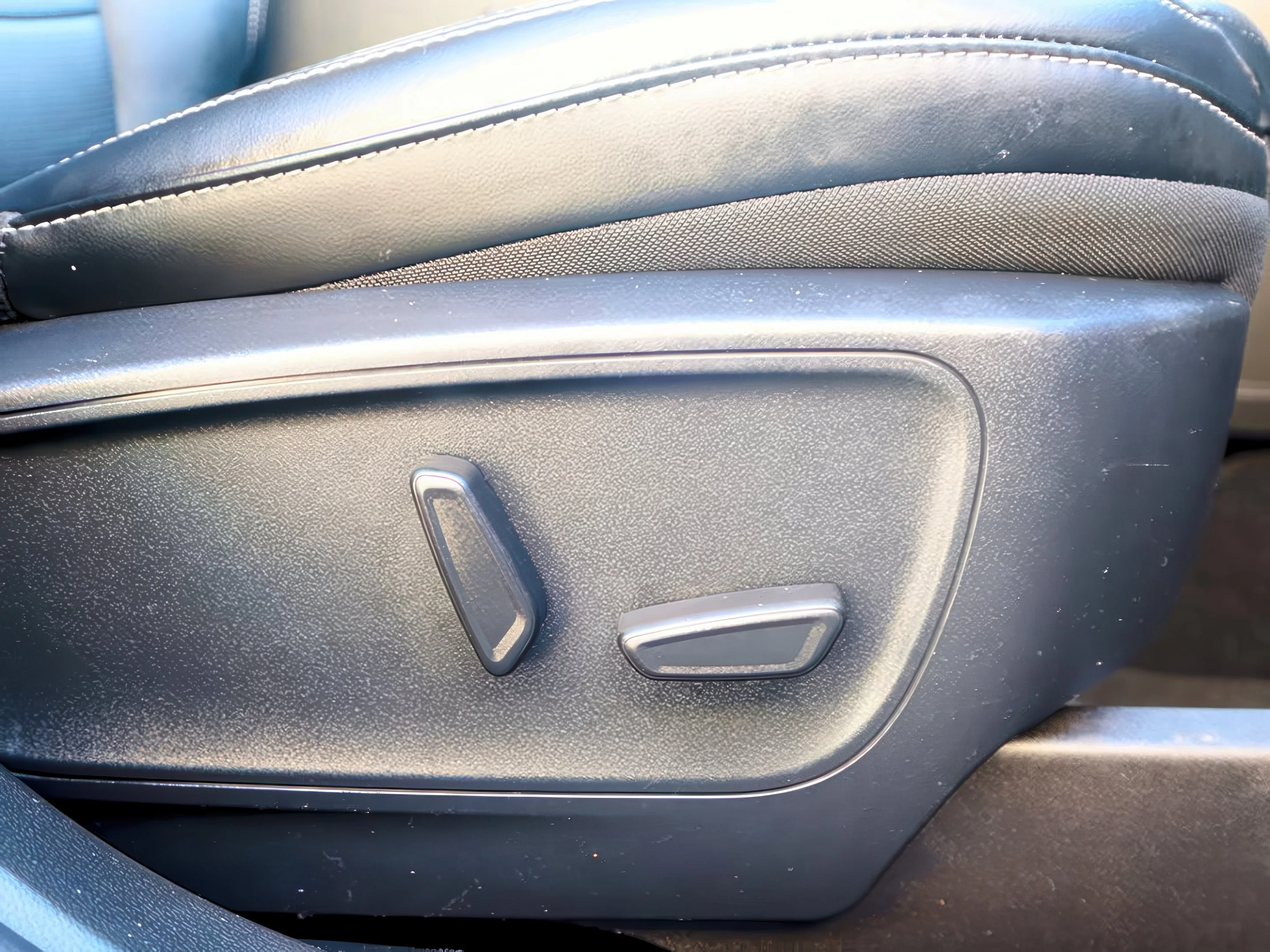Used 2025 Agate Black Metallic Ford Platinum image 23