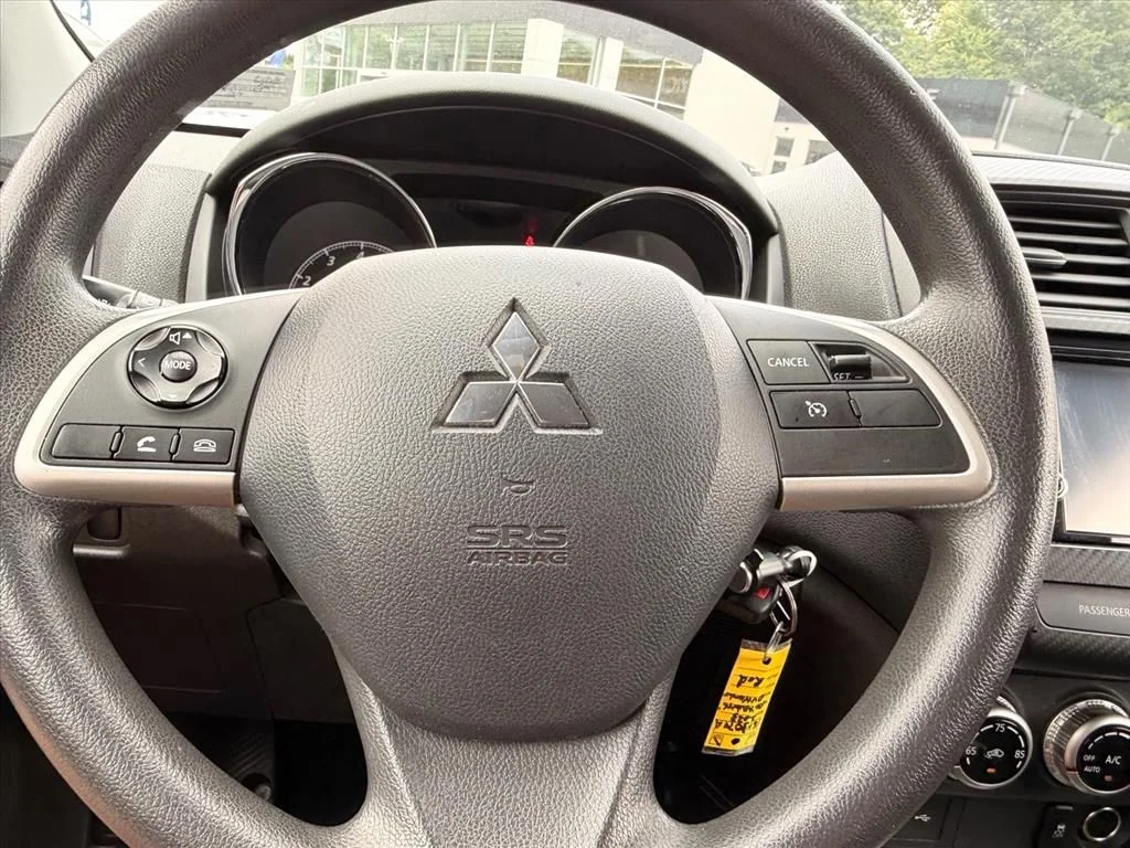 Used 2023 Red Mitsubishi  image 19