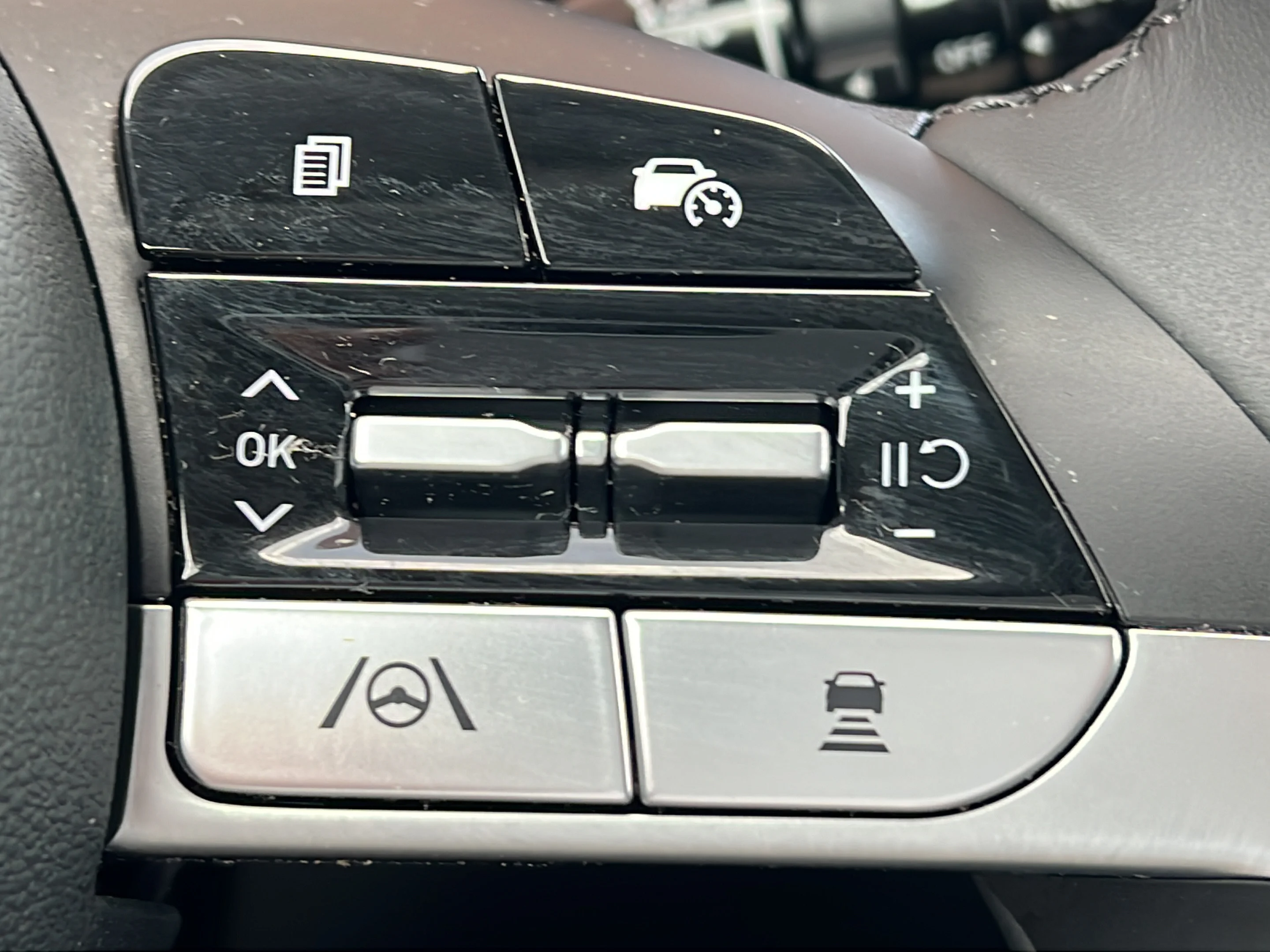 Used 2024 Hampton Gray Hyundai SEL image 25