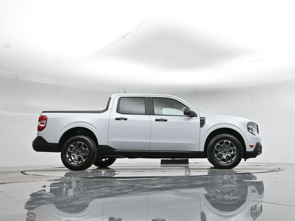 New 2026 Space White Metallic Ford XLT image 45