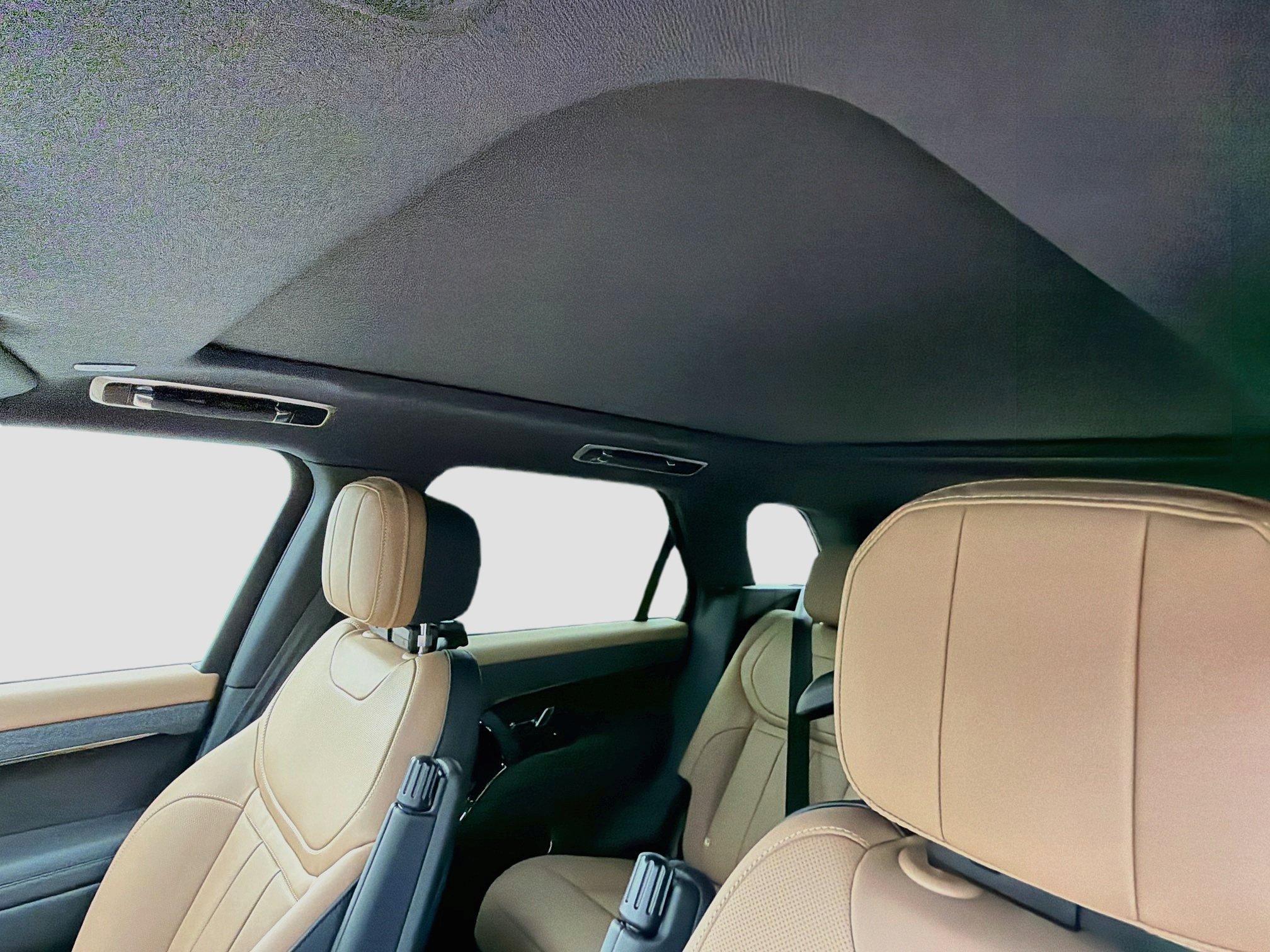 New 2026 Santorini Black LAND ROVER Dynamic SE image 28