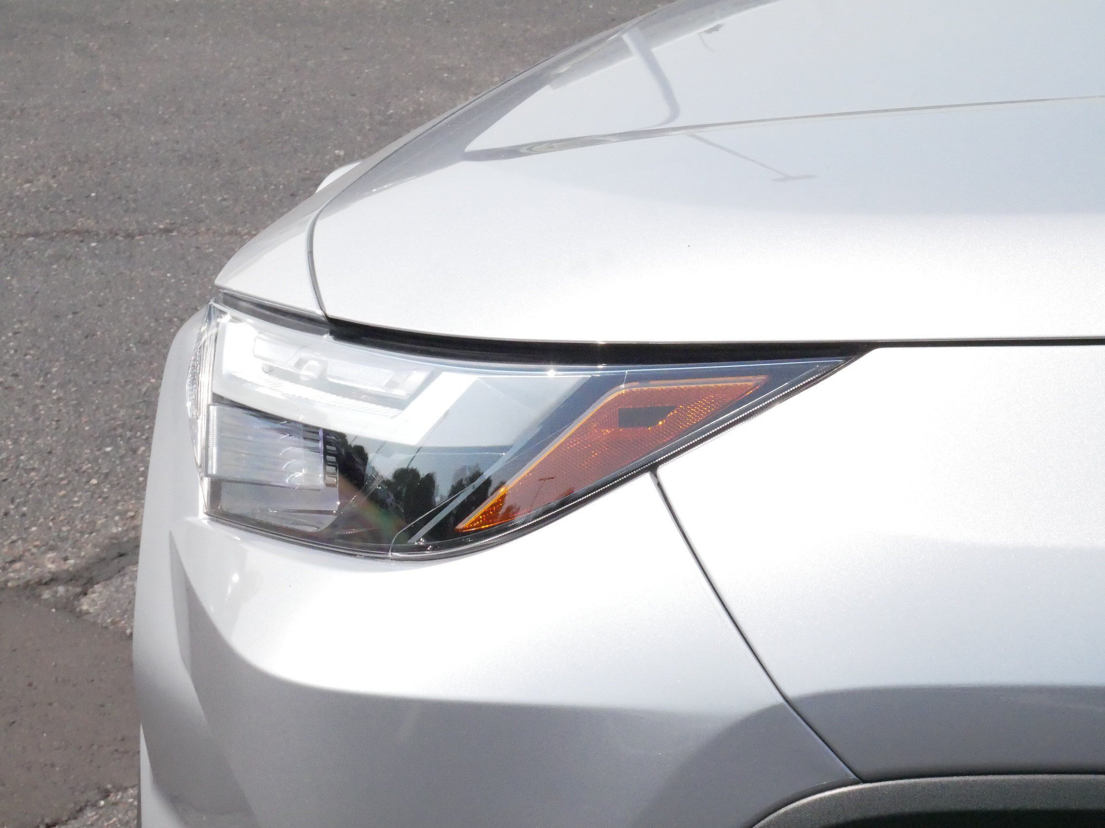 Certified Used 2025 SILVER SKY METALLIC Toyota XLE Premium image 16