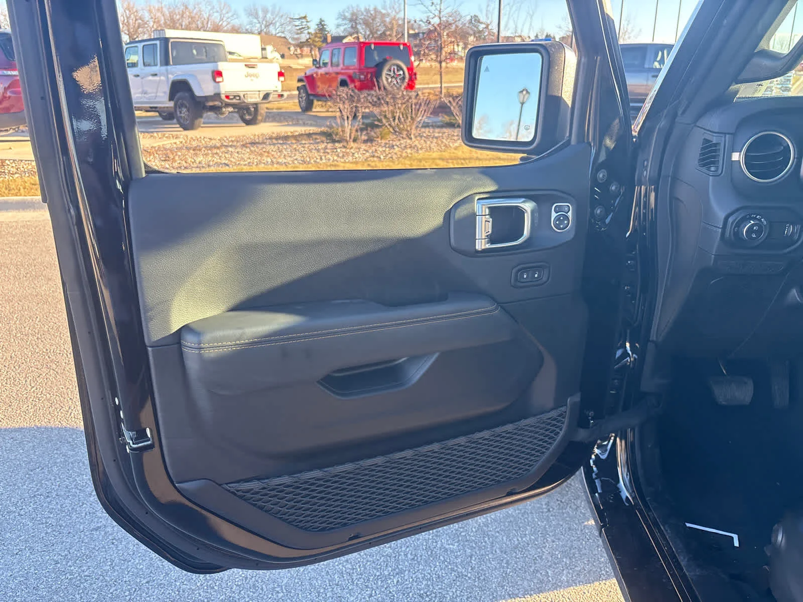 New 2026 Black Clear-Coat Exterior Paint Jeep Sahara image 18