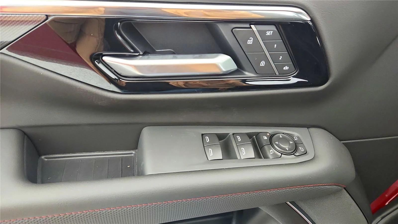 2026 Chevrolet Suburban RST - Photo 33