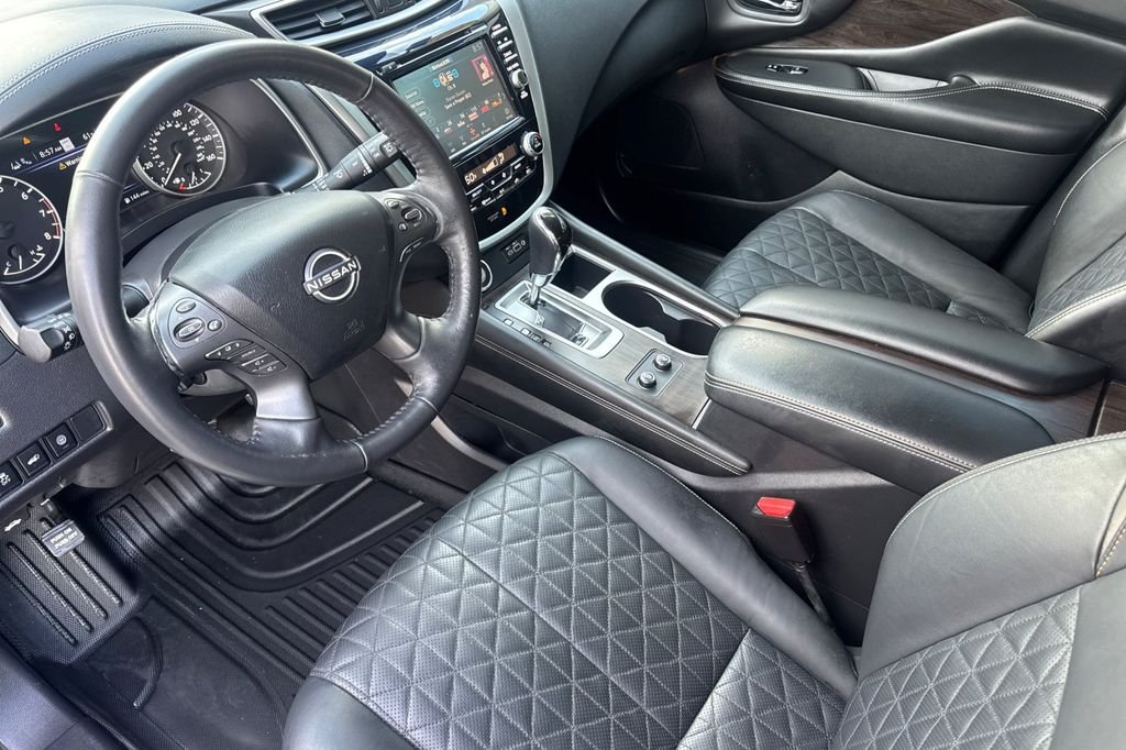 Used 2023 Silver Nissan Platinum image 11