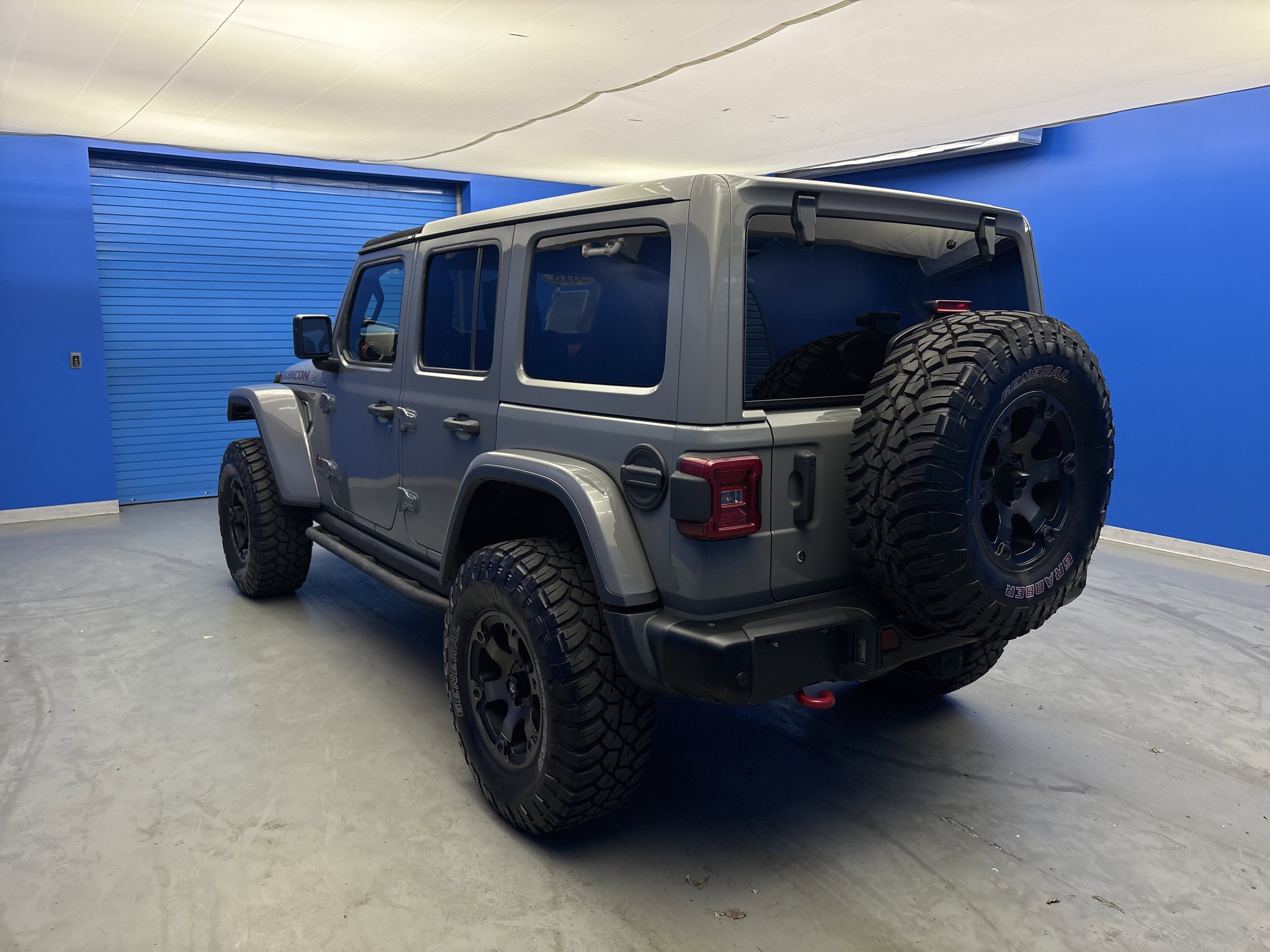 Used 2018 Gray Jeep Rubicon image 5