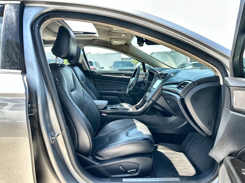 Used 2020  Ford Titanium image 28