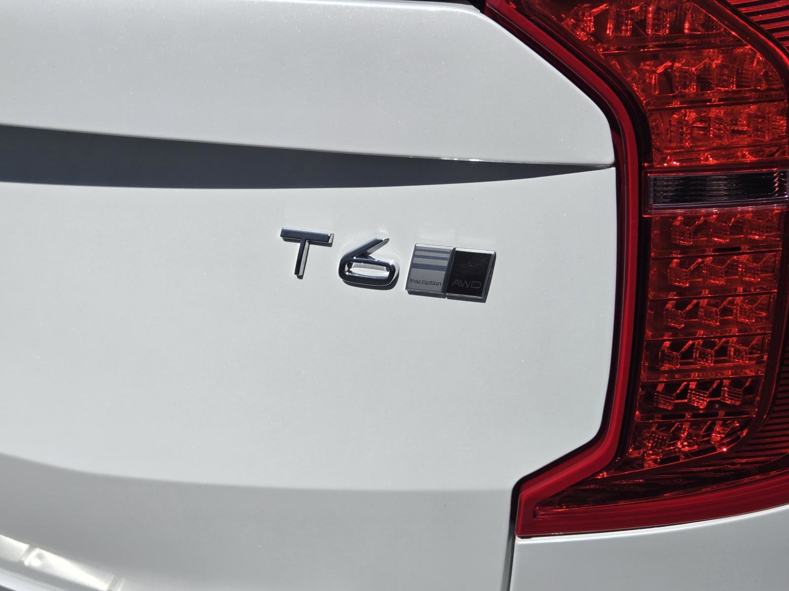 Used 2019 Crystal White Pearl Volvo Inscription image 9