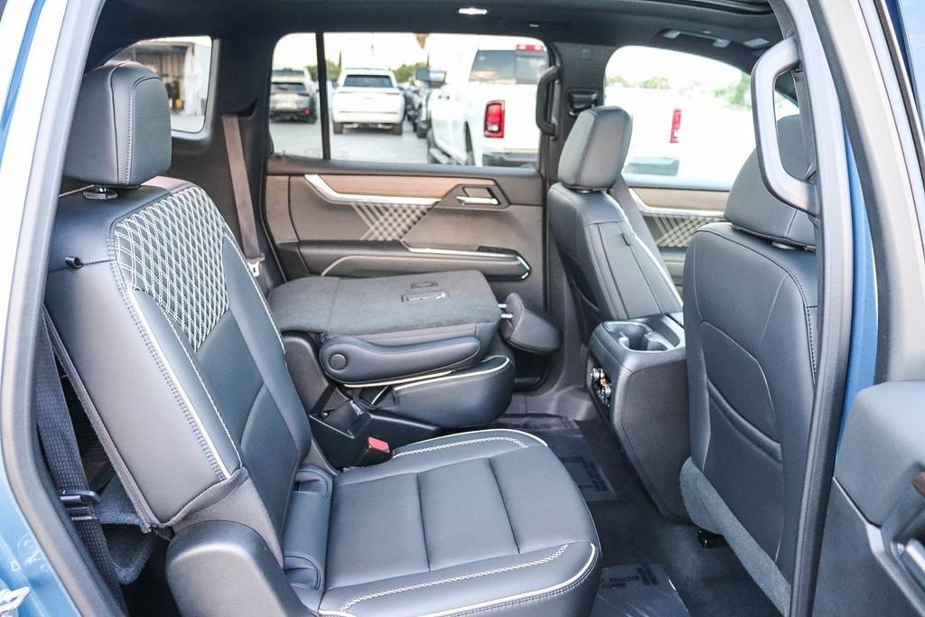 Used 2025 Downpour Metallic GMC Denali image 18
