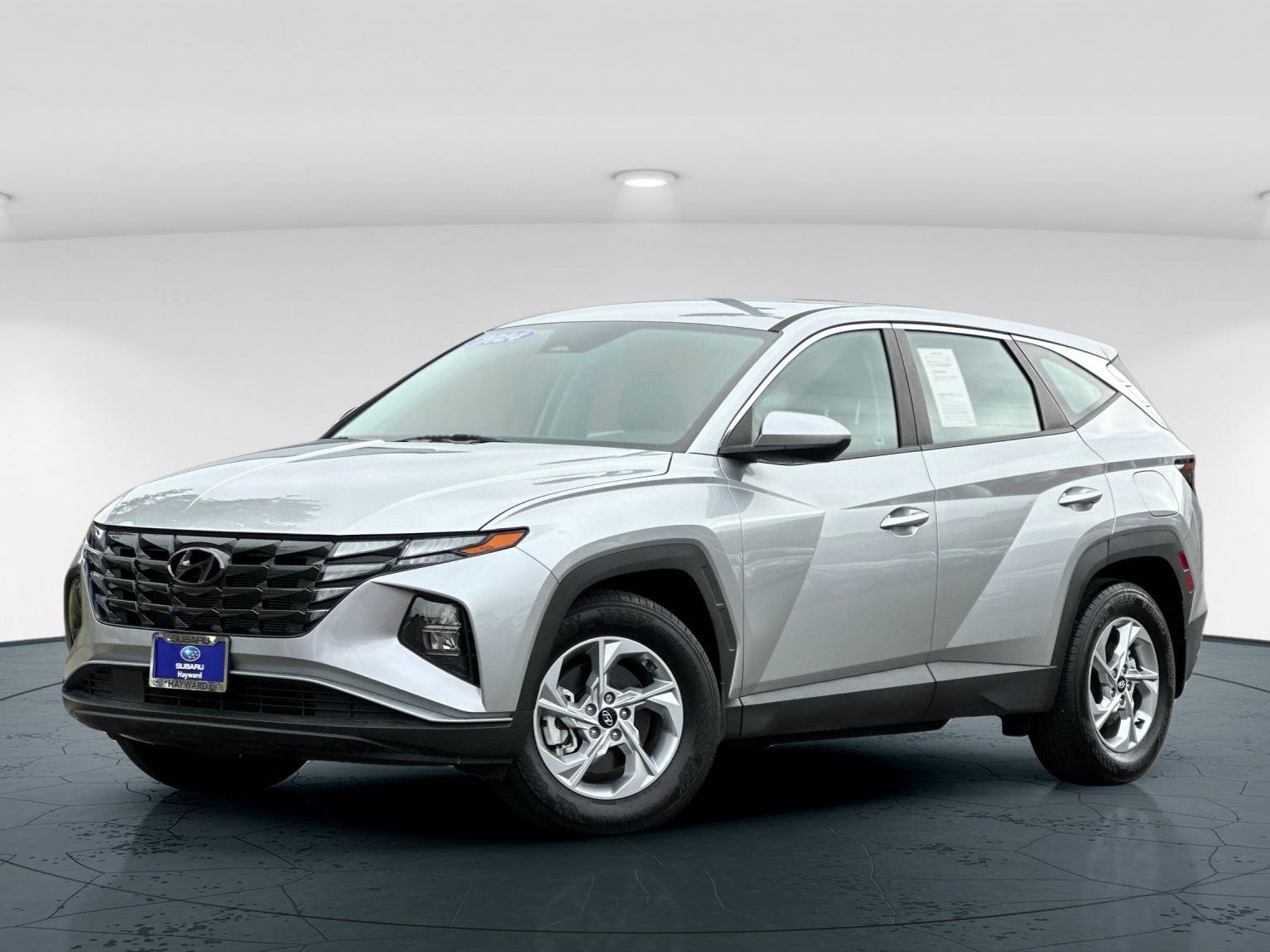 Used 2024 Shimmering Silver Hyundai SE 4D Sport Utility image 2
