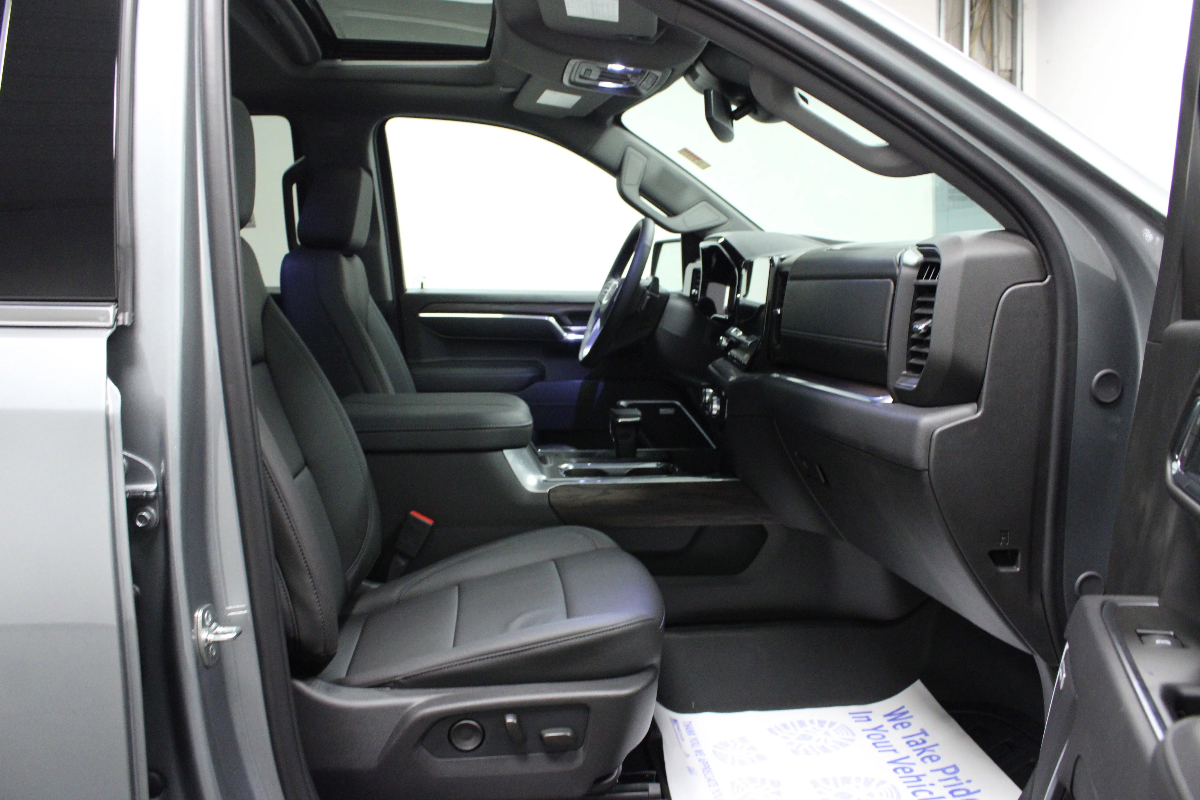 2026 GMC Sierra 1500 SLT - Photo 15