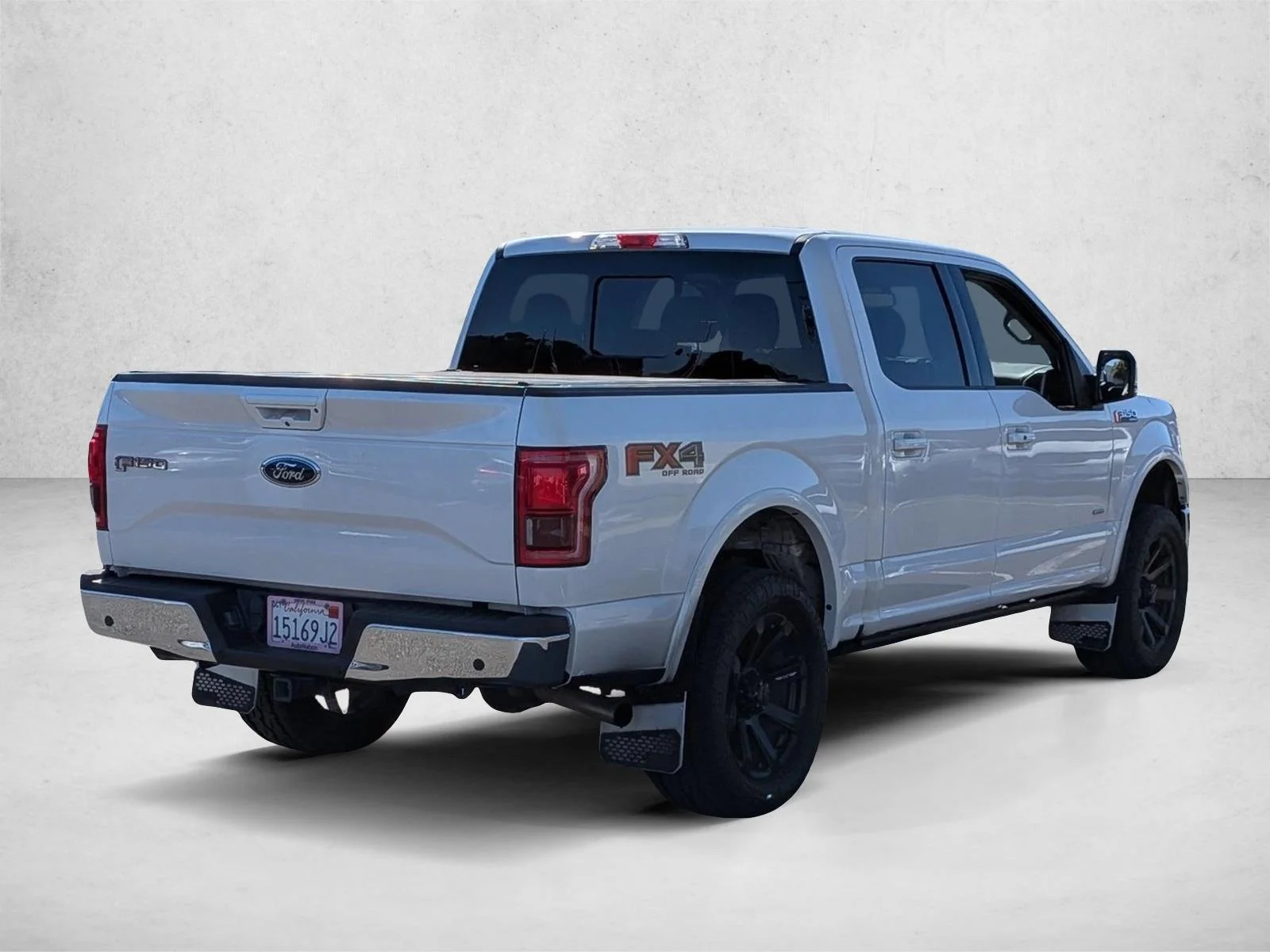 Used 2017 White Platinum Metallic Tri-Coat Ford Lariat image 5