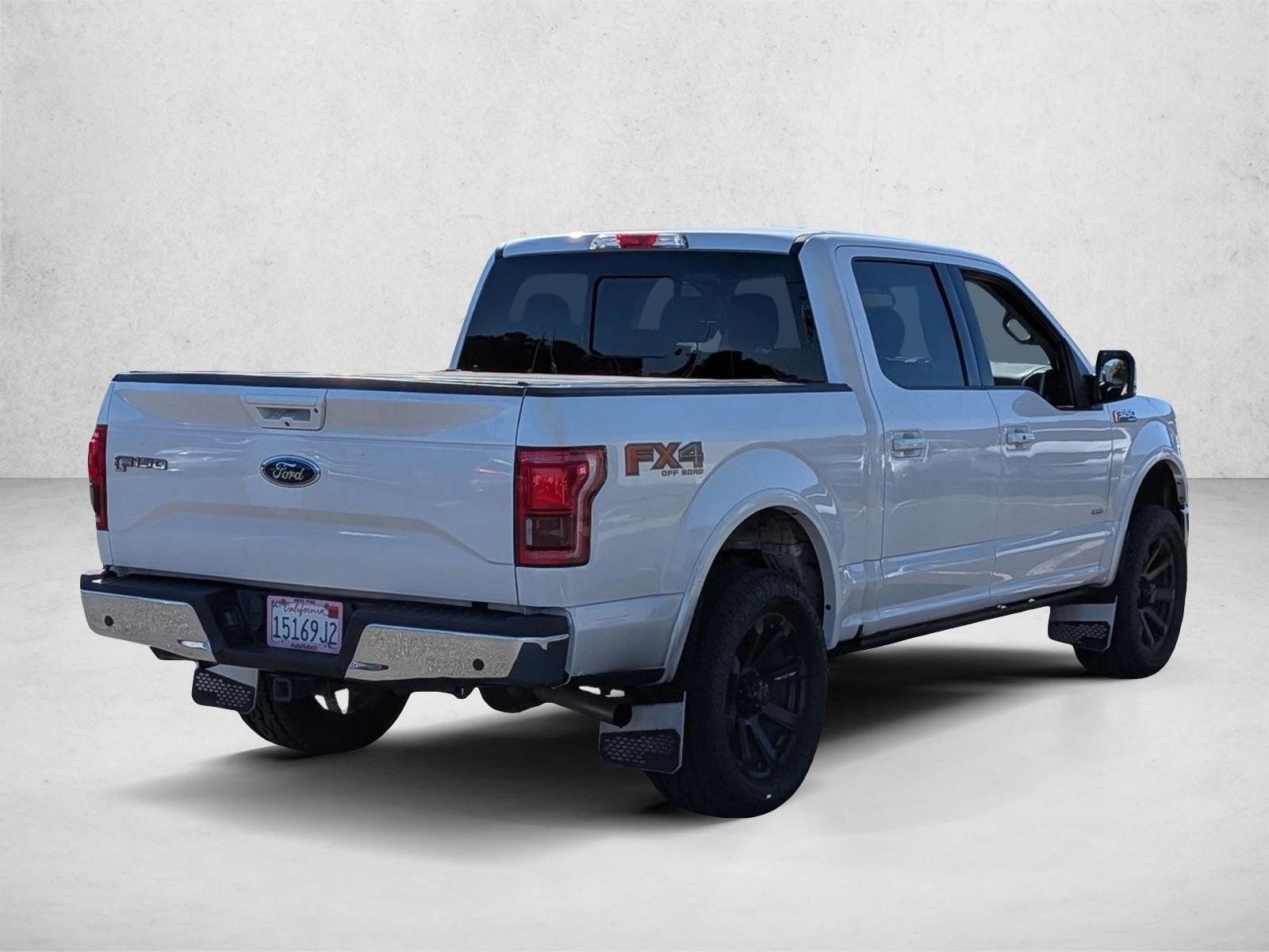 Used 2017 White Platinum Metallic Tri-Coat Ford Lariat image 5