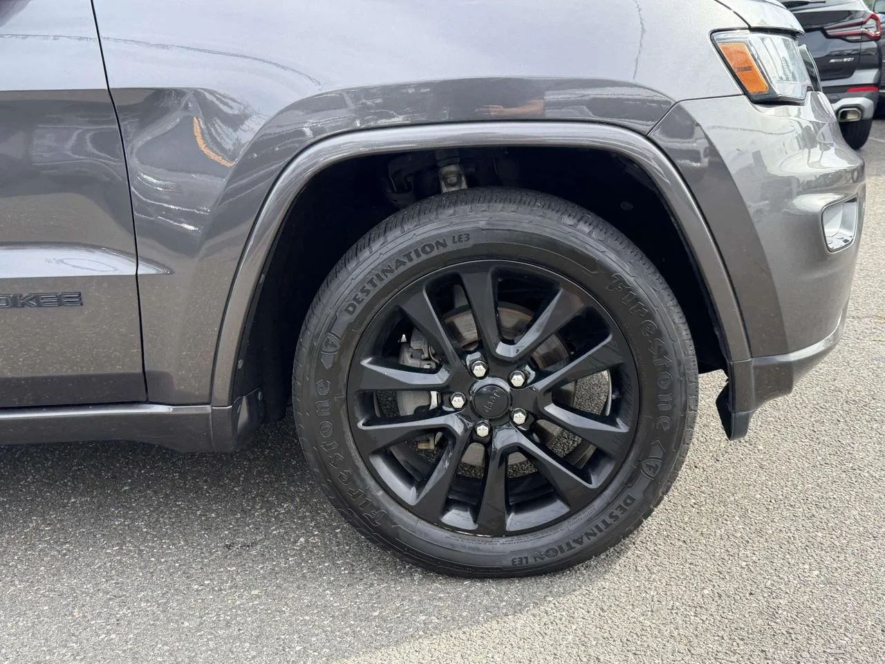 Used 2017 Granite Crystal Metallic Clearcoat Jeep Altitude 4x4 image 12