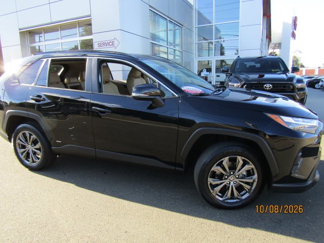 Used 2025 Midnight Black Metallic Toyota XLE Premium image 1
