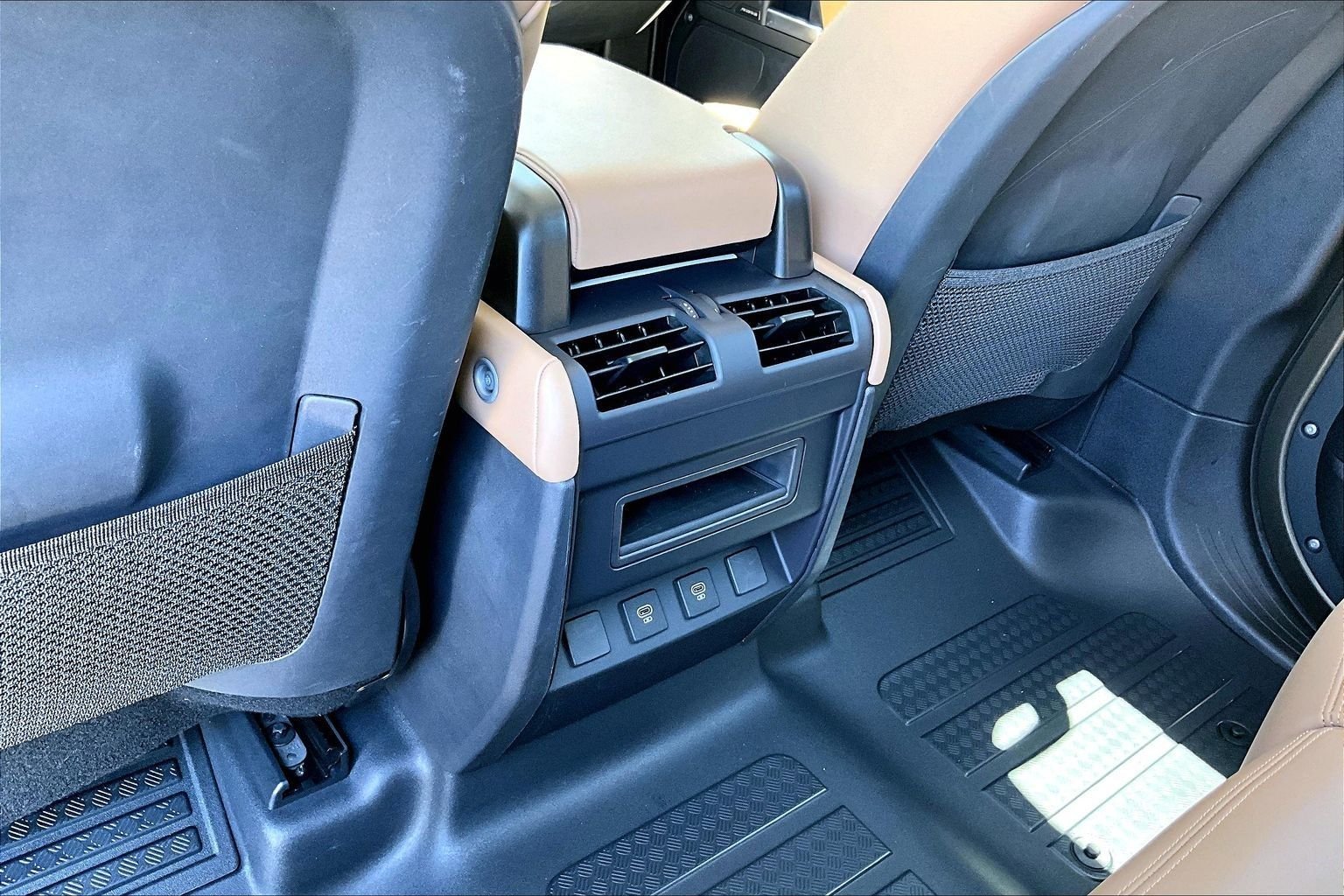 Used 2025  Land Rover S image 32