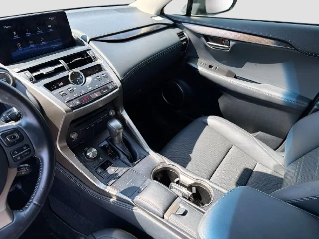 Used 2018  Lexus 300 Base image 21