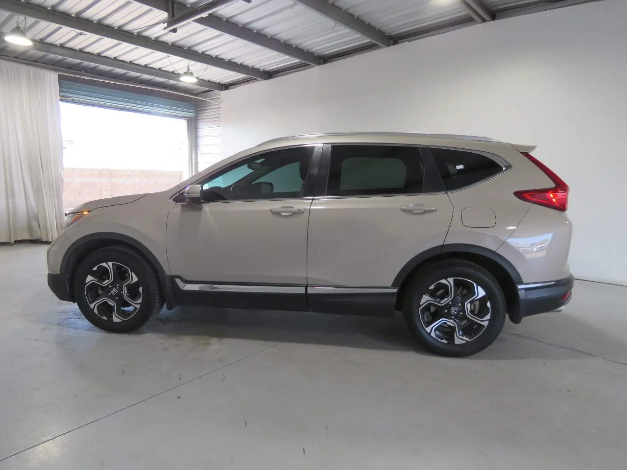 Used 2018 Sandstorm Metallic Honda Touring image 7