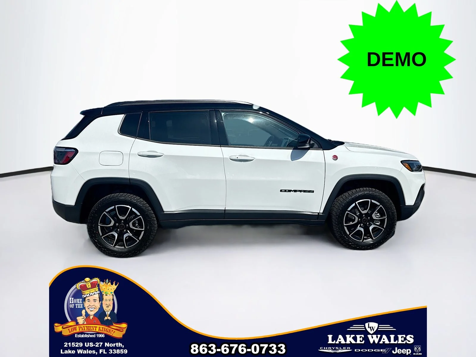 New 2026 Bright White Clear-Coat Exterior Paint Jeep Trailhawk image 7