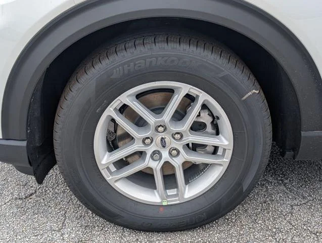 New 2026 Star White Metallic Tri-Coat Ford Active image 25