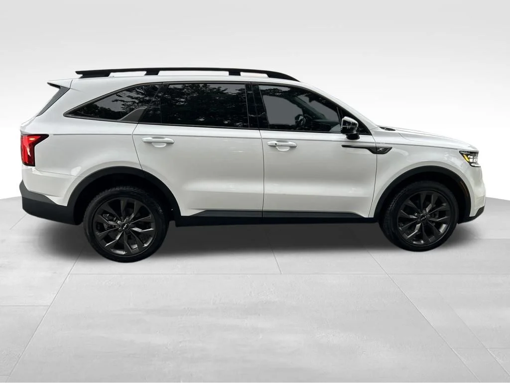 Used 2023 White Kia X-Line SX Prestige image 7