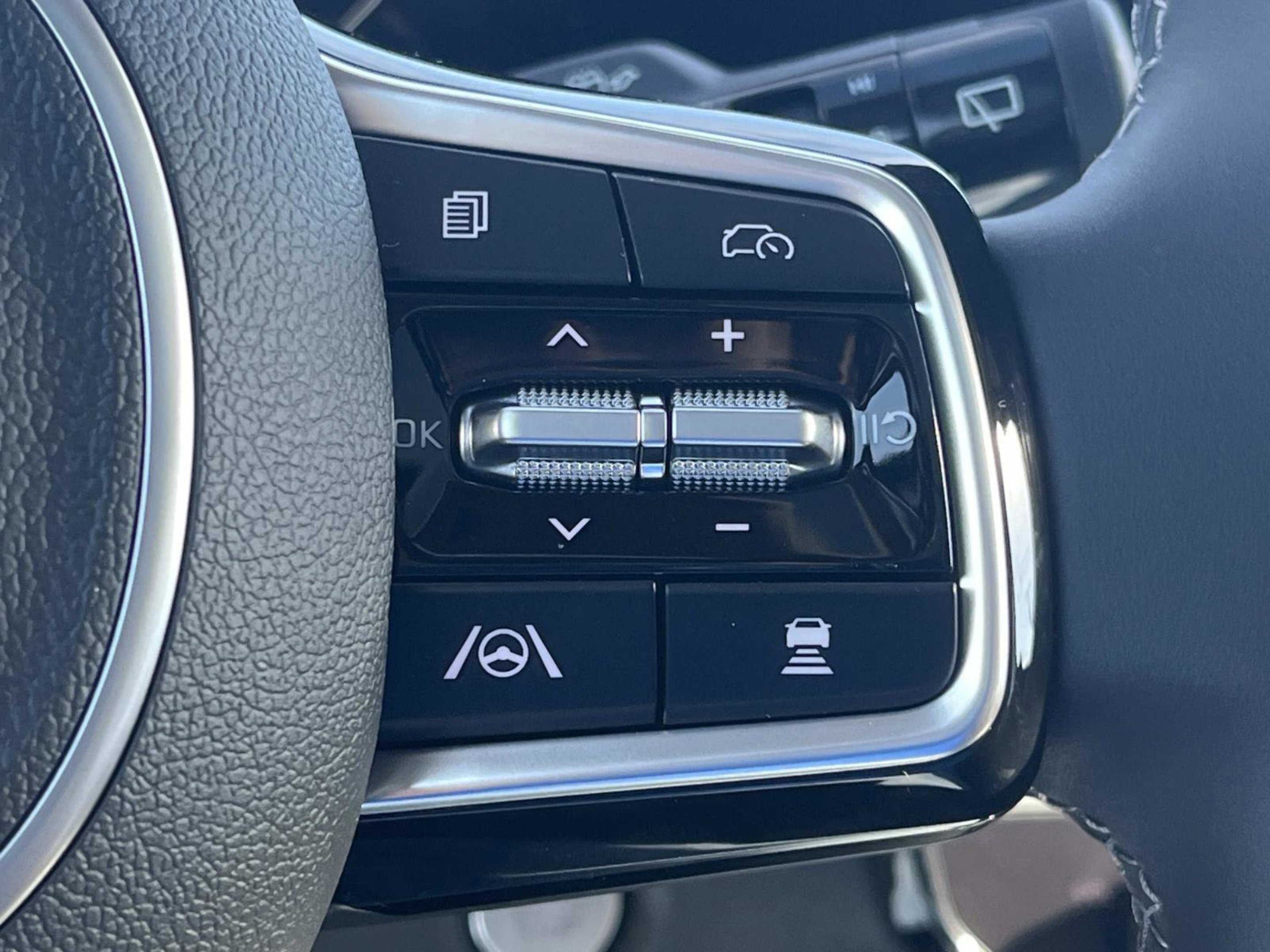 2025 Kia Sorento SX - Photo 30