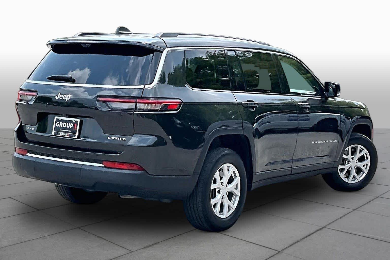 Used 2023 Rocky Mountain Pearlcoat Jeep Limited image 13