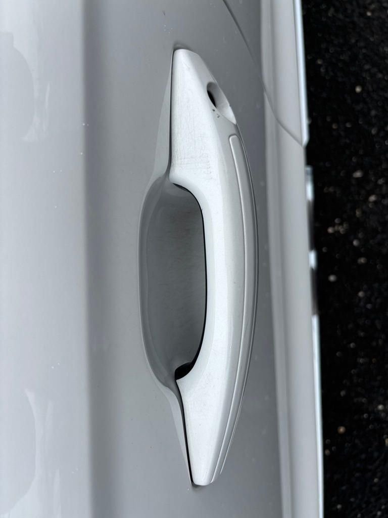 Used 2023 White Metallic Lincoln Reserve image 17