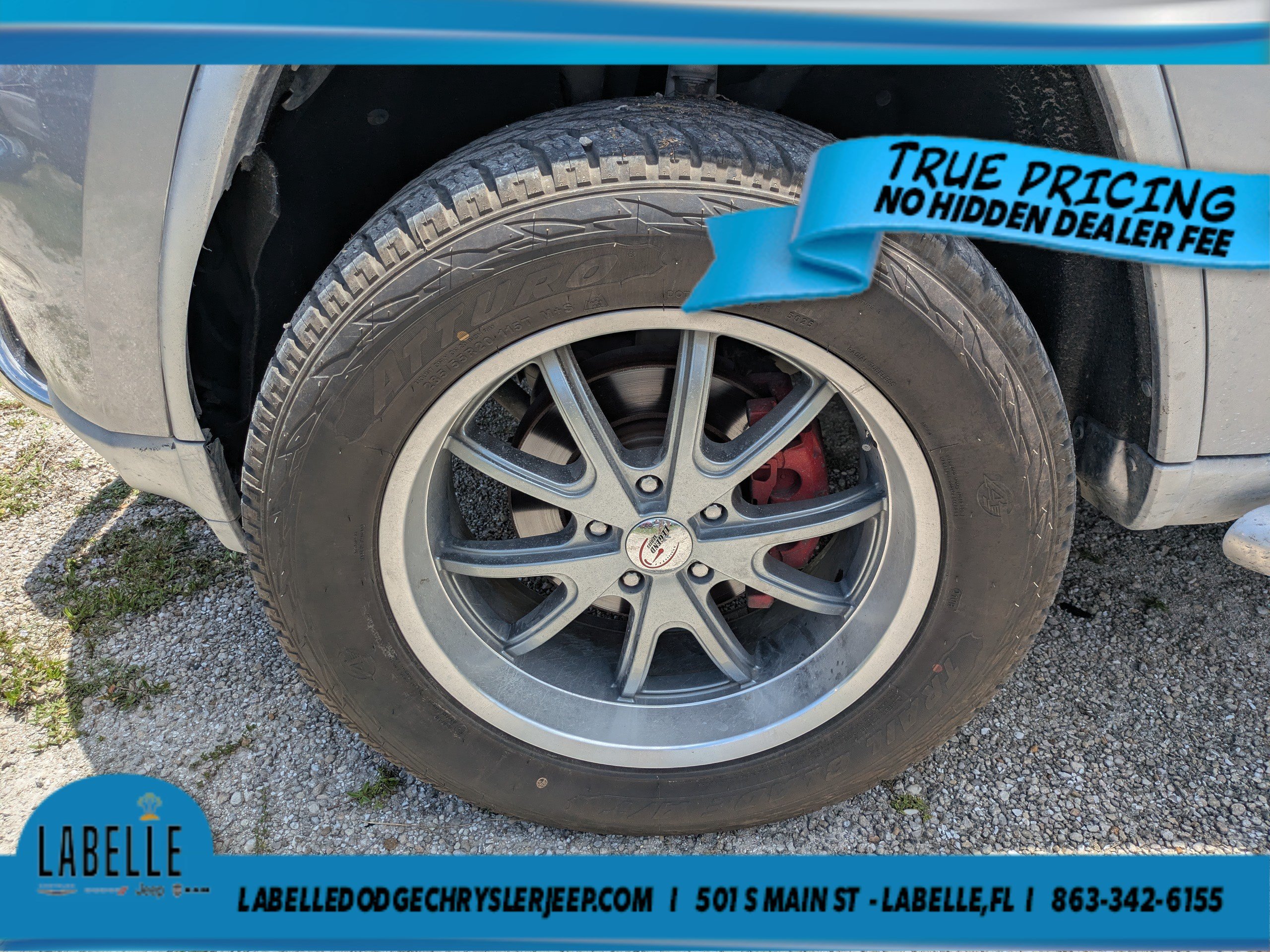 Used 2018 Billet Silver Metallic Clearcoat Jeep Laredo E image 11