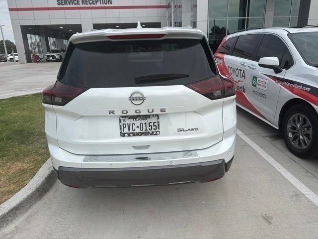 Used 2024 White Nissan SL image 5