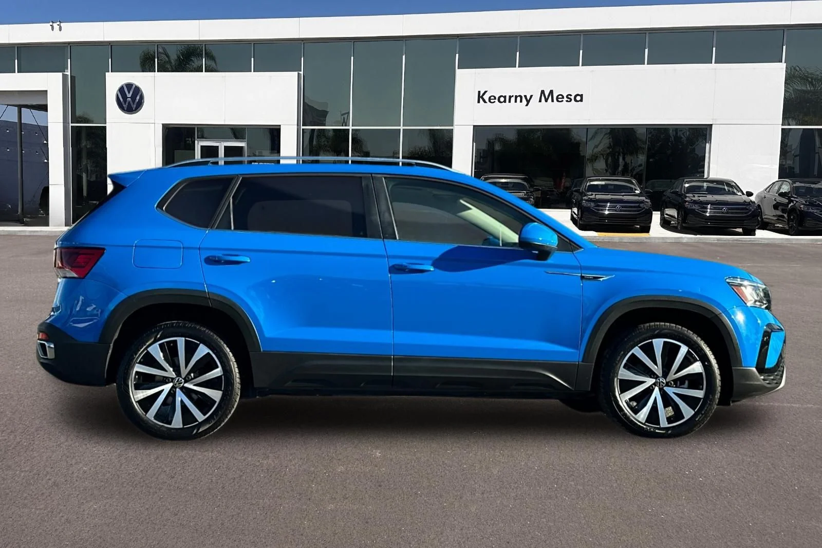 Certified Used 2022 Blue Volkswagen 1.5T SE image 3