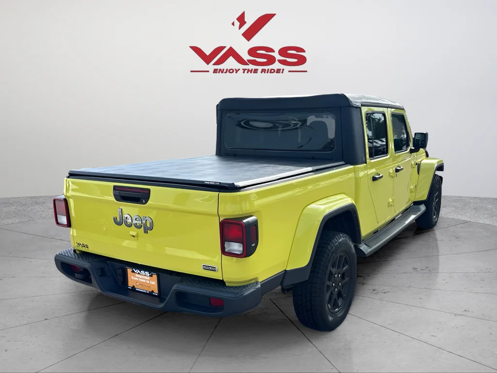 Used 2023 High Velocity Clearcoat Jeep Overland image 5