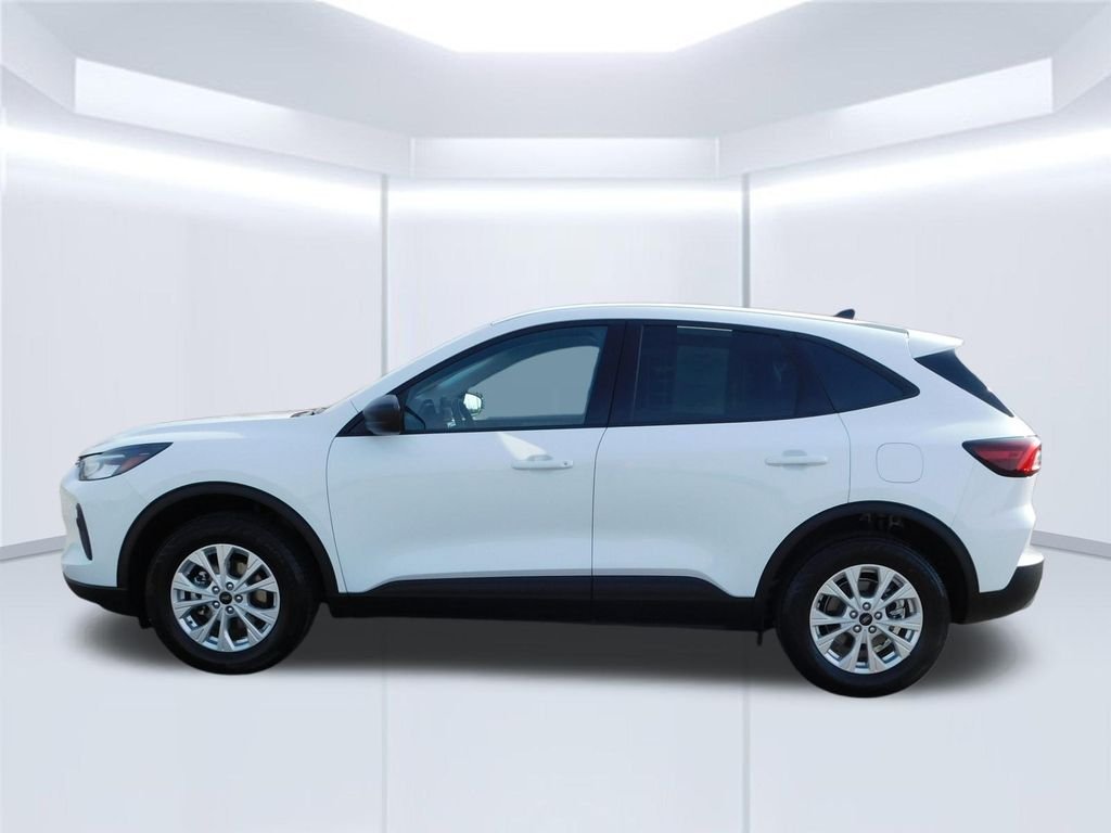 Used 2025 Oxford White Ford Active image 6