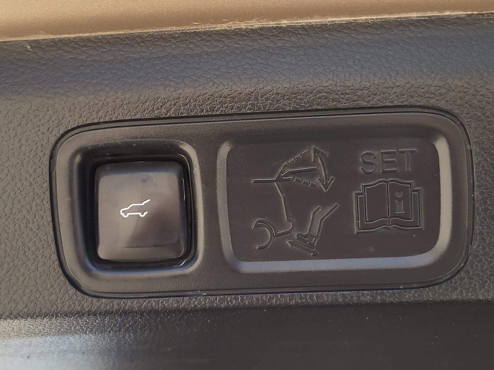 Used 2020 Desert Gold Metallic Ford Platinum image 12