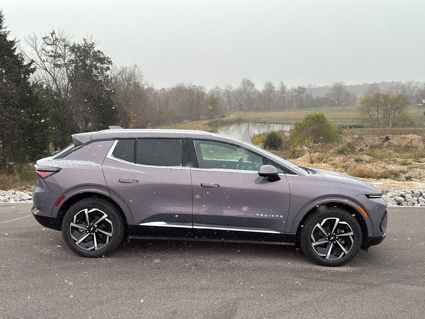 2025 Chevrolet Equinox EV 1LT photo 2