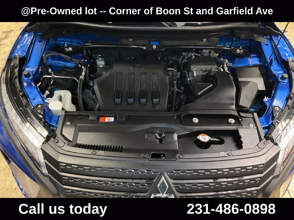 Used 2025 Blue Mitsubishi SE image 3
