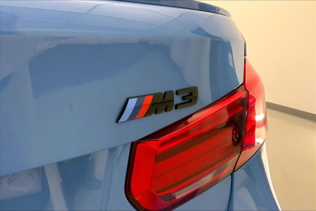 Used 2018 Yas Marina Blue Metallic BMW  image 30